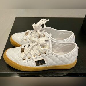GBG Los Angeles Baker 2R Woman Sneaker Size:6 Man Made Upper . Closure : Lace up